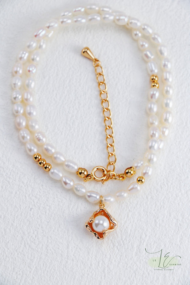 Fluid Frame & Freshwater Pearl Pendant Necklace | 18K Fine Gold