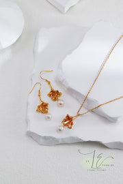 Blooming Flower Necklace with Freshwater Pearl Pendant Necklace | 18K Fine Gold