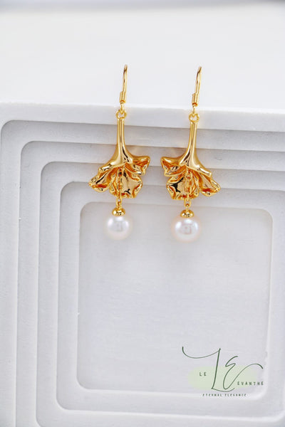 Blooming Flower Fluid Design with Freshwater Pearl Drop Earring | 18K Fine Gold