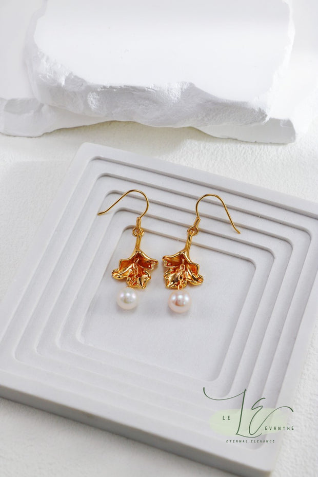 Blooming Flower Fluid Design with Freshwater Pearl Drop Earring | 18K Fine Gold