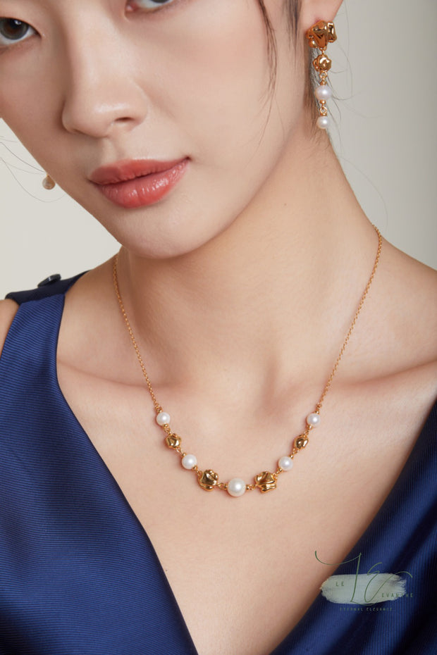 Irregular Gold Molten Fluid Bead with Freshwater Pearl Necklace | 18K Fine Gold