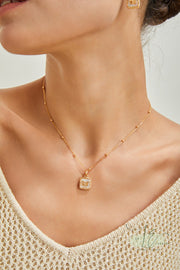 MOther-Of-Pearl Nacre & Butterfly Pendant Necklace | 18K Fine Gold