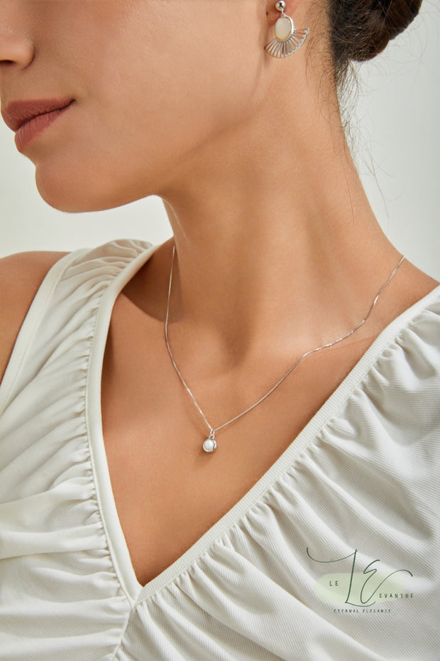 Minimalist Freshwater Pearl Pendant Necklace | 18K Gold