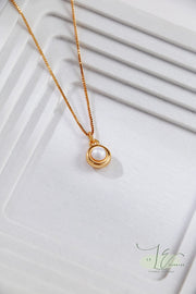 Minimalist Freshwater Pearl Pendant Necklace | 18K Gold