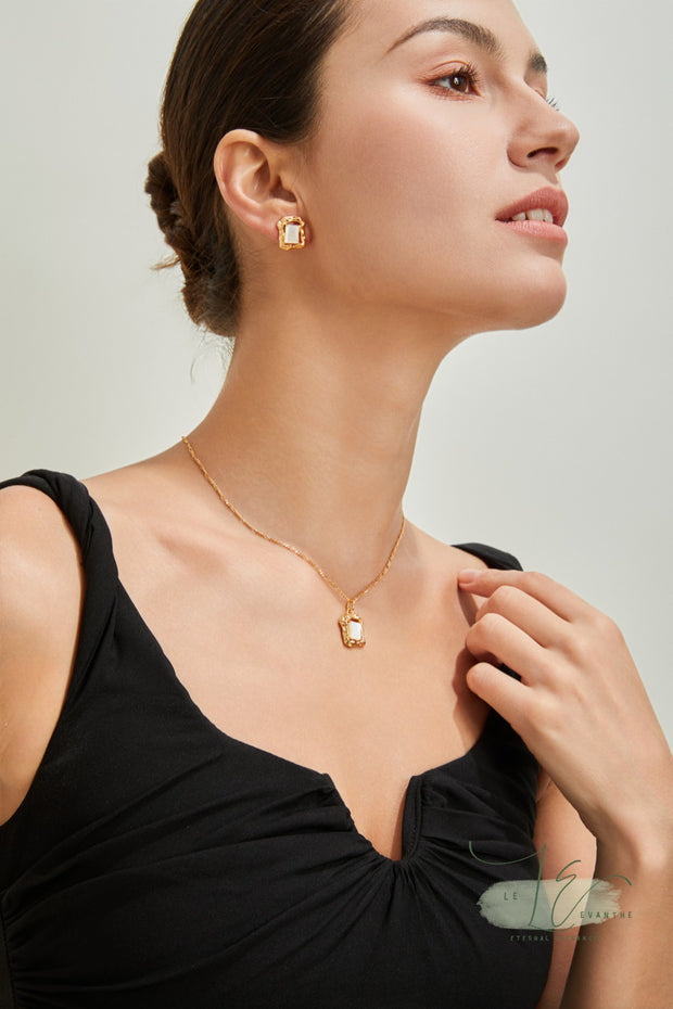 Irregular Rectangle Frame with Nacre Pendant Necklace | 18K Fine Gold | 925 Sterling Silver