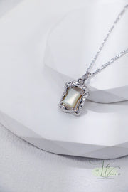 Irregular Rectangle Frame with Nacre Pendant Necklace | 18K Fine Gold | 925 Sterling Silver