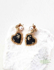 Elegant Black Agate Heart Earrings with Pearl | 18K Gold - featuring glossy heart-shaped stones and lustrous pearl accents.