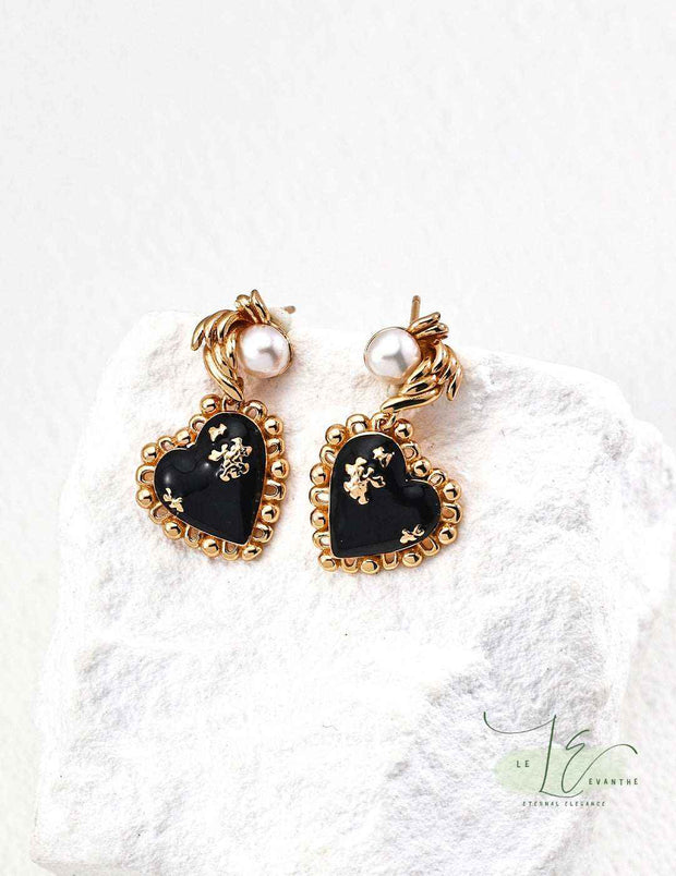 Elegant Black Agate Heart Earrings with Pearl | 18K Gold - featuring glossy heart-shaped stones and lustrous pearl accents.