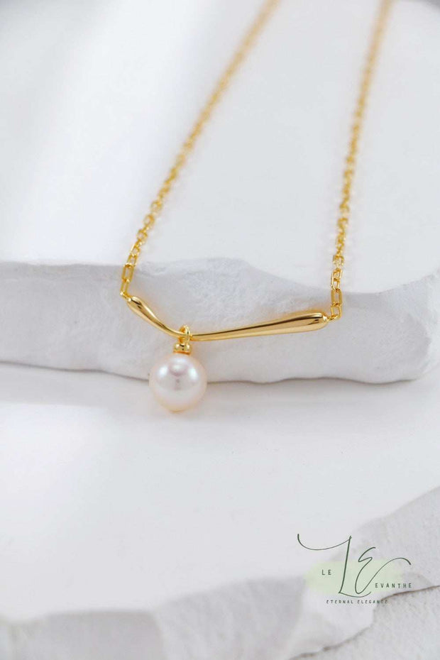 Luxury-packaged Minimalist Pearl Pendant Necklace in an eco-friendly gift box. Includes a polishing cloth to maintain the tarnish-resistant 18K Gold plating over sterling silver.